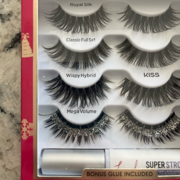 NIB Kiss Luxtensions Collection Lashes Super Slim Band Lgt. Weight 4 Pair w/Glue - Picture 1 of 4